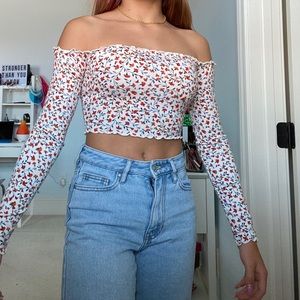 Forever 21 Long Sleeved Crop Top 🕊